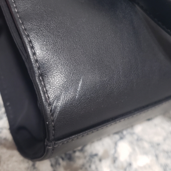 Liz Claiborne Black Leather And Nylon Shoulder Purse - Picture 10 of 11